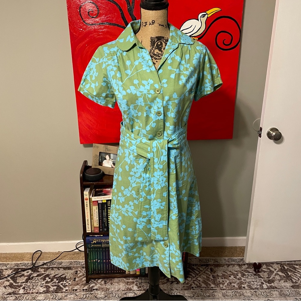 Adorable Lesley Evers Button-up Shirt Dress with Matching Belt.